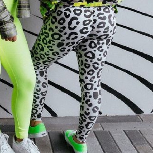 Celestial bodiez 7/8 power legging snow leopardess - Picture 2 of 9